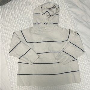 5/30$ Zara kids Sweater size 2T